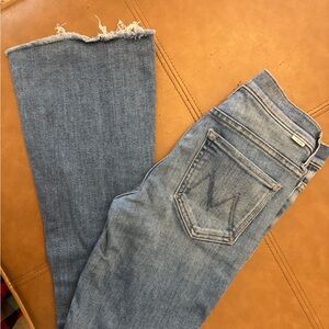 MOTHER Weekender Fray Jeans in A Groovy Kind of Love